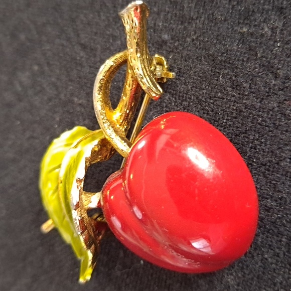Vintage Metal Enamel Red Apple Gold Tone Brooch - The Perfect Teacher Gift - Picture 6 of 9